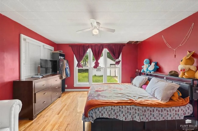 Building Photo - Charming Single Family Home!