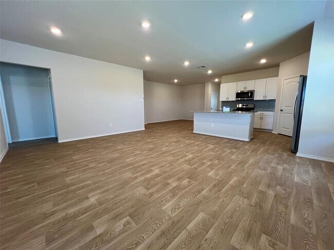 Building Photo - 420 Lancebill Dr