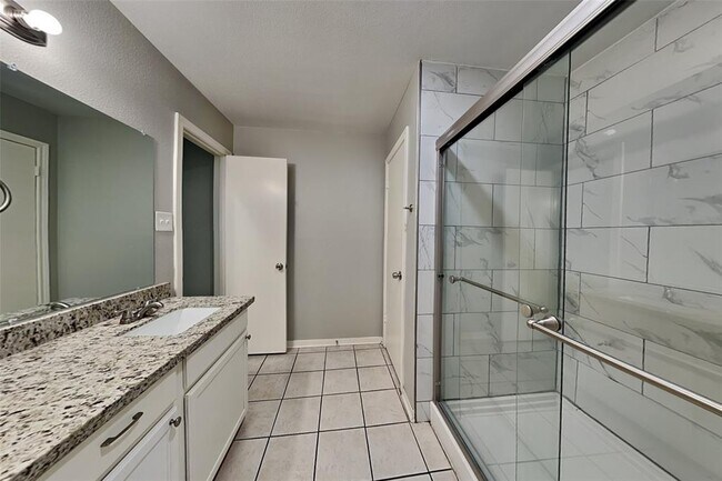 Building Photo - 2415 Pine Cone Dr