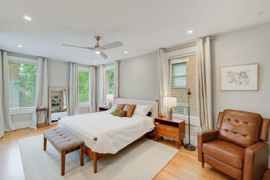 Building Photo - 328 Mulberry St