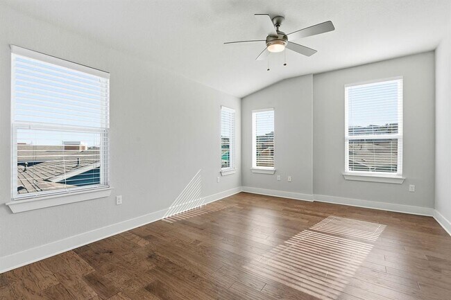 Building Photo - 1912 Dinsdale Ln