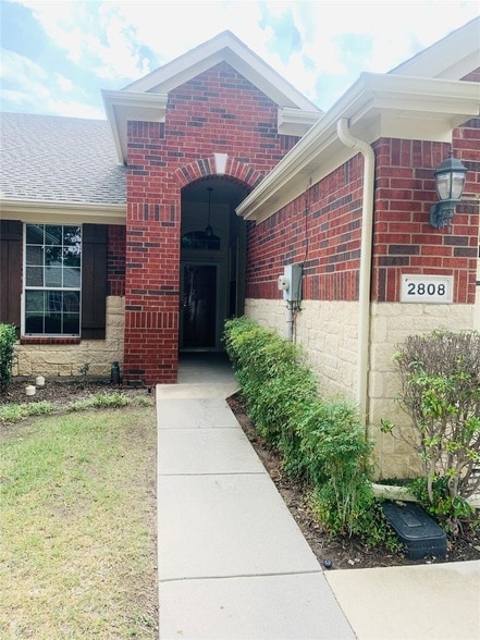 Building Photo - 2808 Mott St