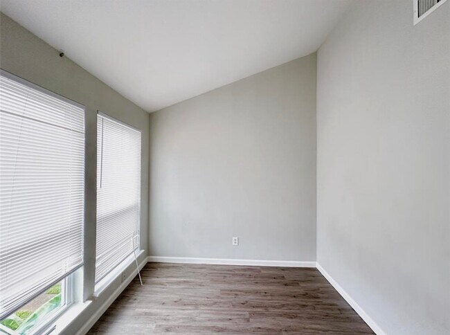 Building Photo - 8717 Victorian Village Dr