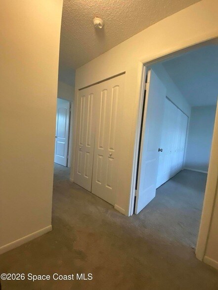 Building Photo - 420 Dove Ln
