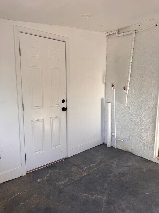 Building Photo - Single Family Home