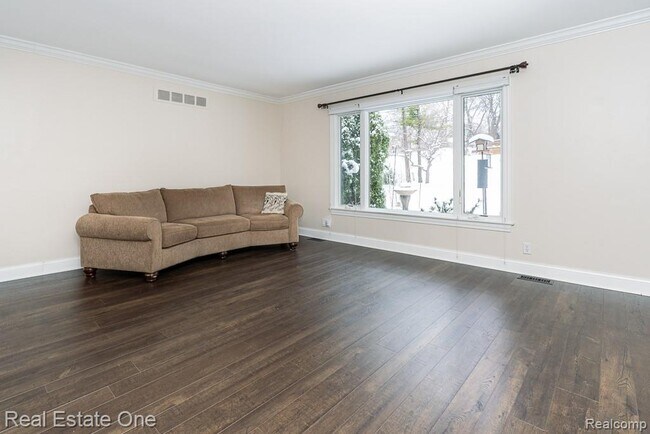 Building Photo - 732 Rutgers Rd