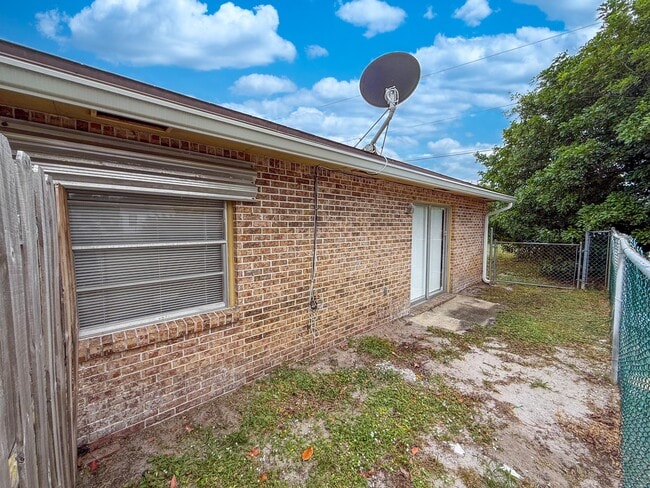 Building Photo - 2682 Hinda Rd