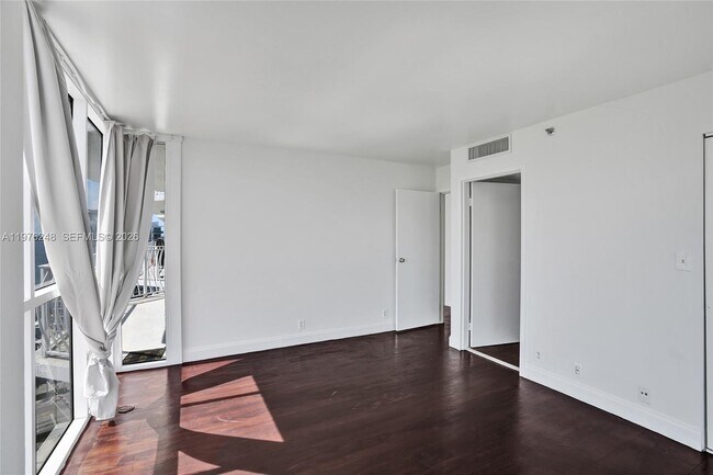 Building Photo - 7601 E Treasure Dr