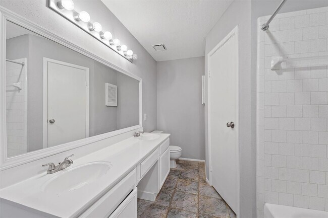 Building Photo - 22101 Moss Falls Ln