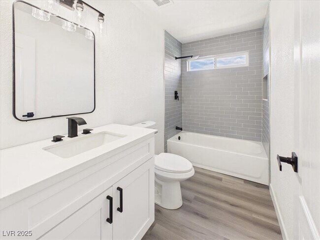 Building Photo - 5610 N Linda St