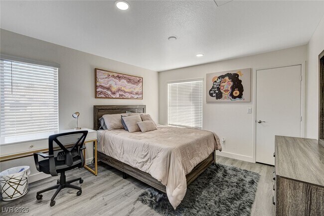 Building Photo - 2300 E Silverado Ranch Blvd