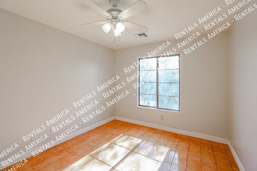 Building Photo - 8818 W Hilton Ave