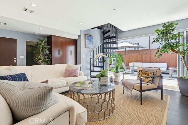 Building Photo - 6713 E Ocean Blvd