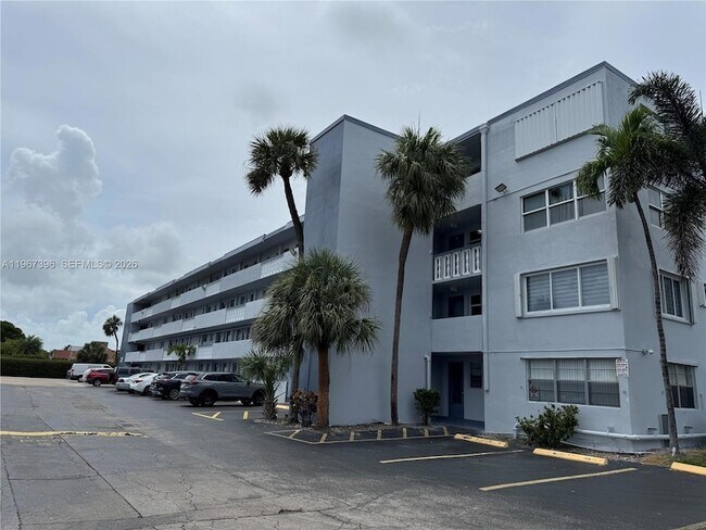 Building Photo - 1333 E Hallandale Beach Blvd