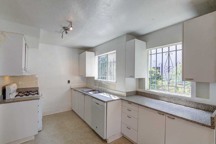 Building Photo - 835 N Ogden Dr