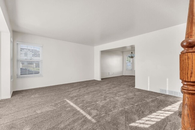 Building Photo - 5BR Sandy Home w/ NEW Flooring, Huge Basement & Large Backyard