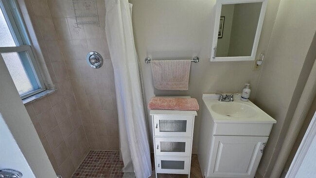 Building Photo - 34 N Montgomery Ave