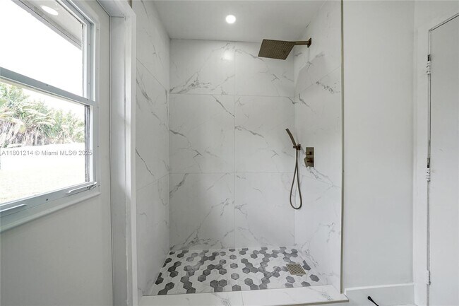 Building Photo - 7201 NW 46th Ct
