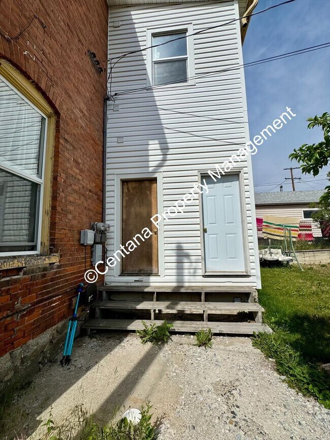 Building Photo - 909-911 Antimony