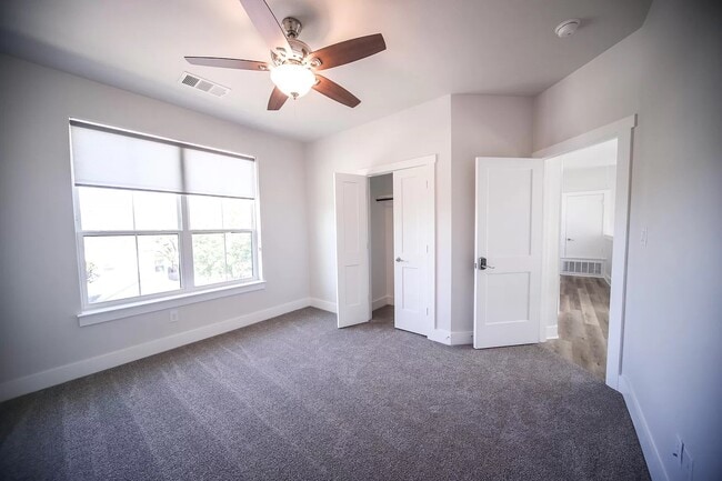 Building Photo - 2340 Benbrook Dr
