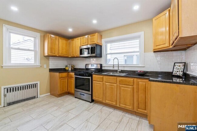 Building Photo - 41-43 Poe Avenue Unit 1