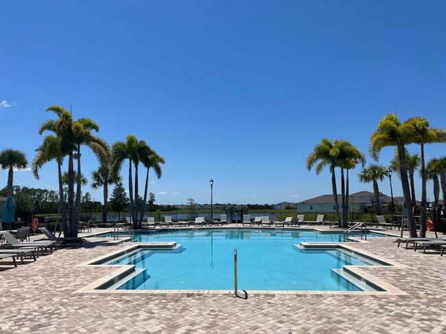 Building Photo - Isles of Lake Nona!! 3 Bedroom 2.5 Bathroom Townhome