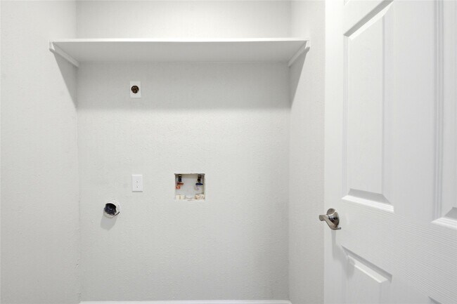 Building Photo - 12500 Sandpiper Dr