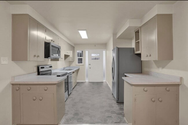 Building Photo - 214 Cheyenne Blvd