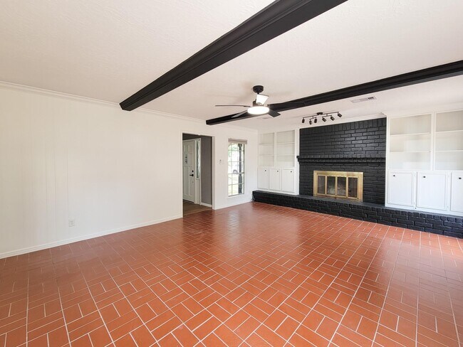 Building Photo - 3930 Cypress Hill Dr