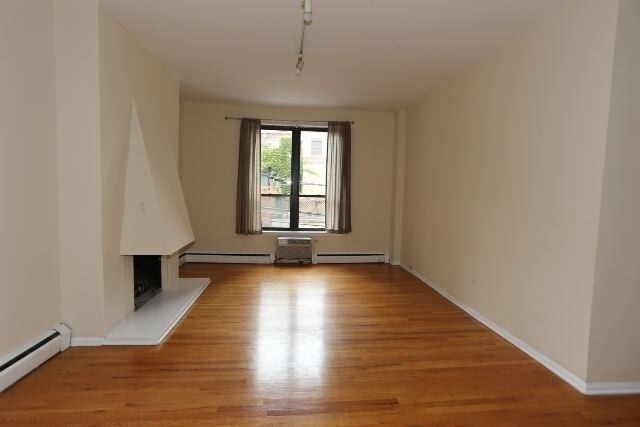 Primary Photo - 1424 N Dearborn St