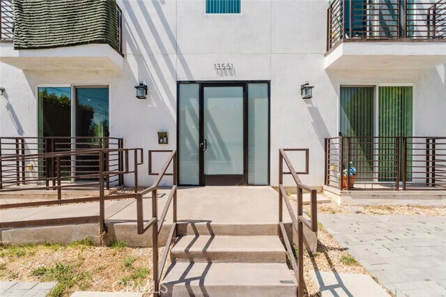 Building Photo - 13551 Burbank Blvd