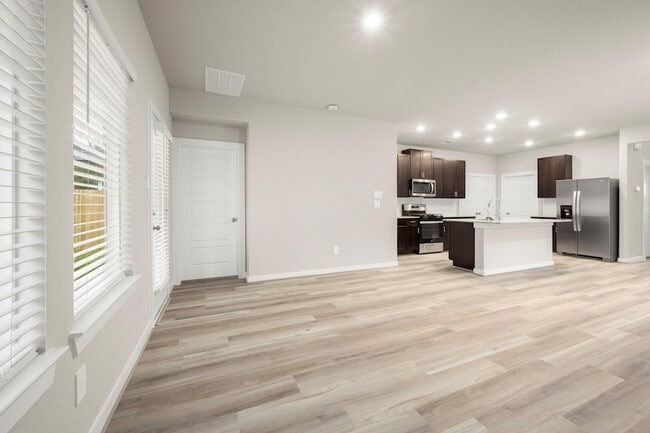 Building Photo - 18733 Timber Gln Dr