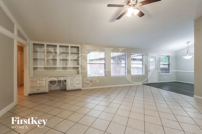 Building Photo - 4014 Cedar Forest Dr