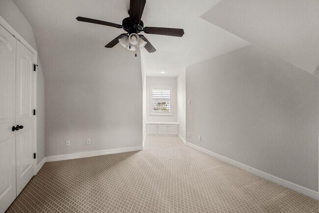 Building Photo - 365 Green Park Dr