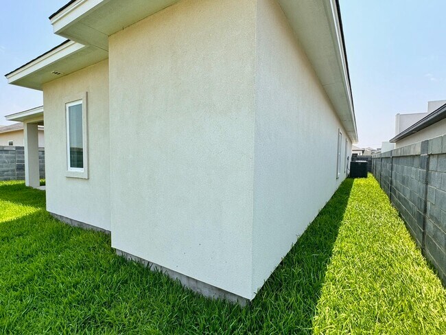 Building Photo - 1405 Eagles Ln