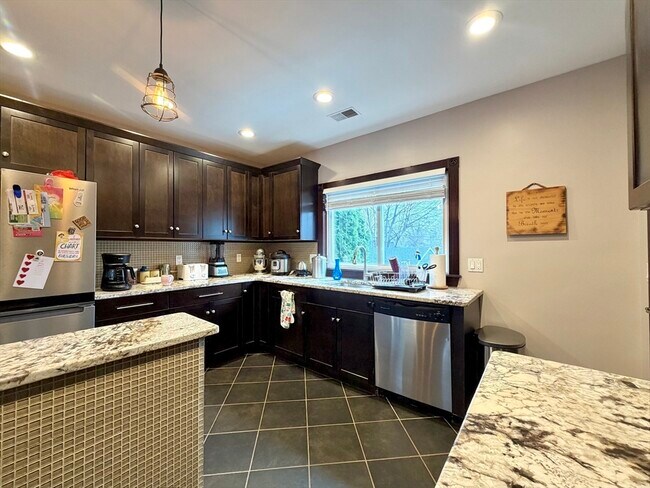 Building Photo - 52 Sheridan Ave