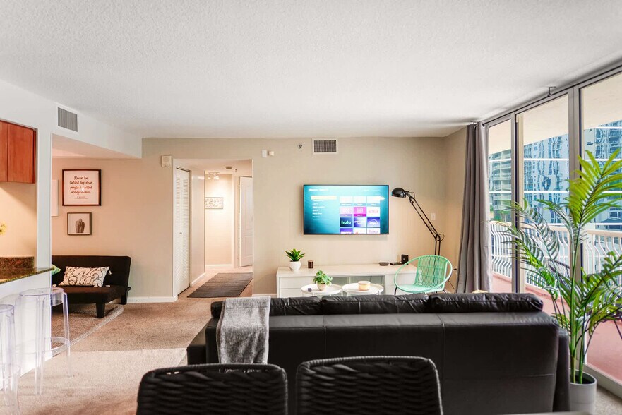 Building Photo - 1200 Brickell Bay Dr