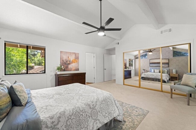 Building Photo - 4 Bedroom Home in Sierra Oaks