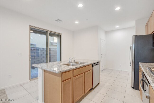 Building Photo - 11680 Hamilton Lk Ave