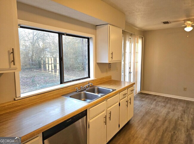 Building Photo - 8147 Flamingo Dr