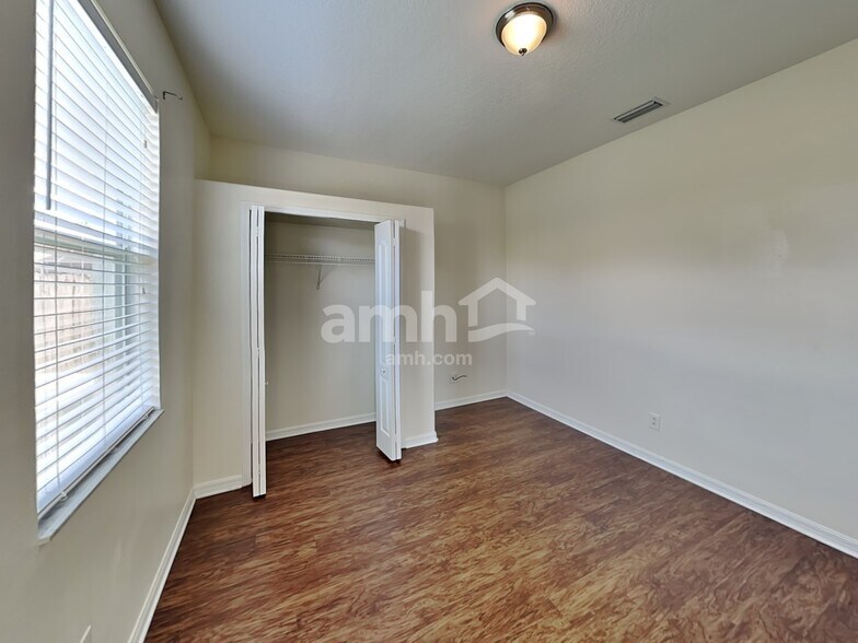 Building Photo - 11502 Village Brook Dr