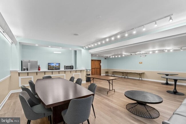 Building Photo - 5340 Holmes Run Pkwy