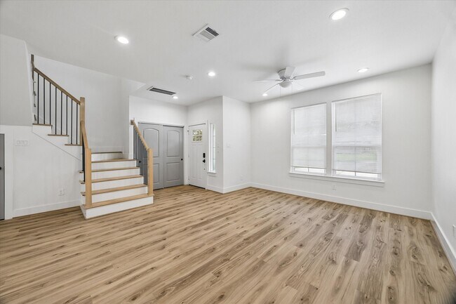 Building Photo - 2749 Redrock St