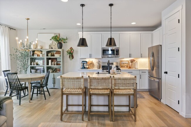 Building Photo - Spacious & Stylish 4-Bedroom A/C Townhome!