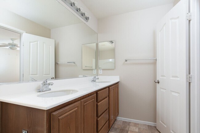 Building Photo - Southwest Las Vegas Home with 3 Bedrooms