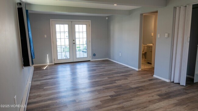 Building Photo - 6 Reno Ct