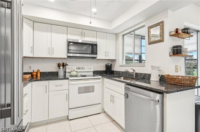 Building Photo - 3655 Boca Ciega Dr