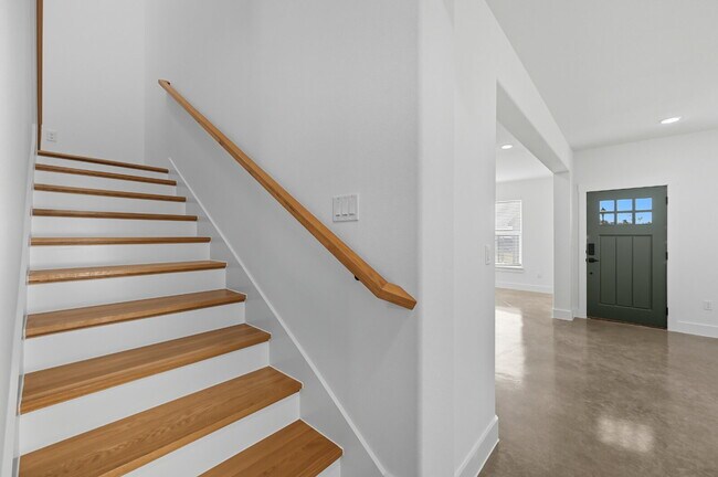 Building Photo - Brand New Custom 3 bedroom home in Granbury!