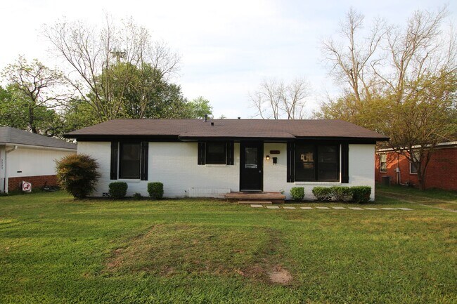 Primary Photo - Coming Soon! Updated 3 Bed 2 Bath Rental! ...