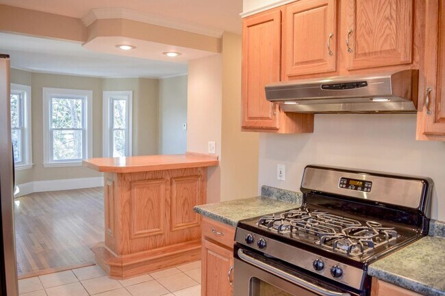 Building Photo - 113 Railroad Ave